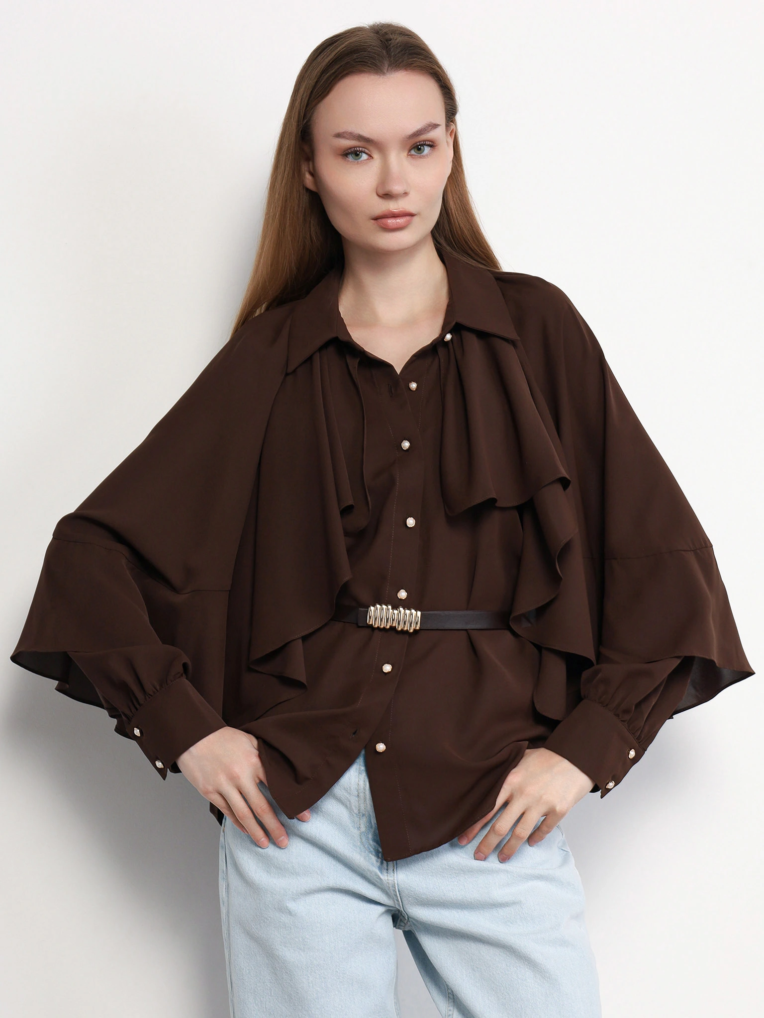 Блуза темно-коричневого цвета с рюшами